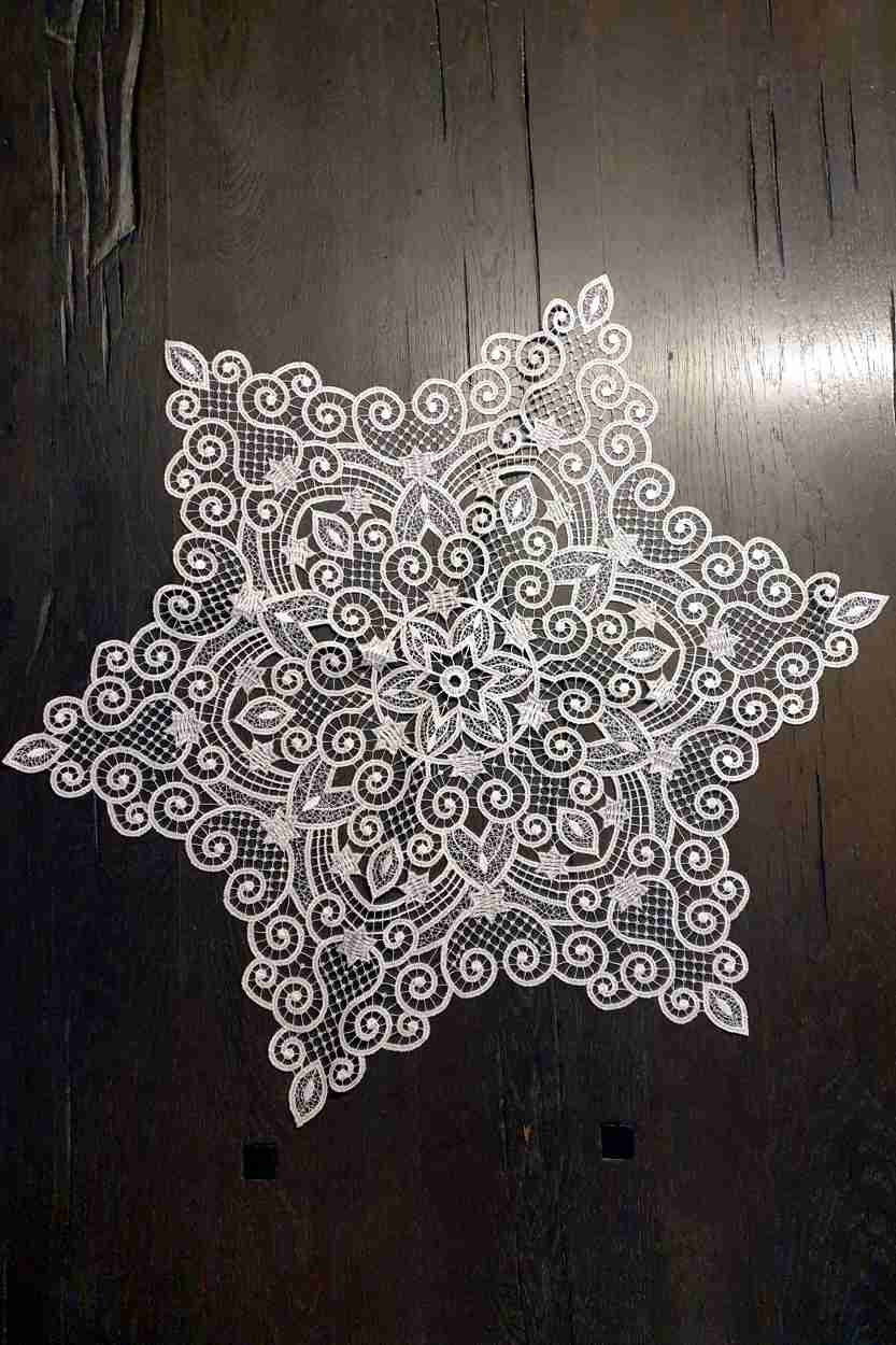 Deckchen 60 cm - Sternenform - Plauener Spitze