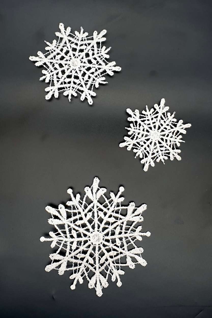 3 Sterne (7,8,11cm) mit Fenstersauger - Plauener Spitze